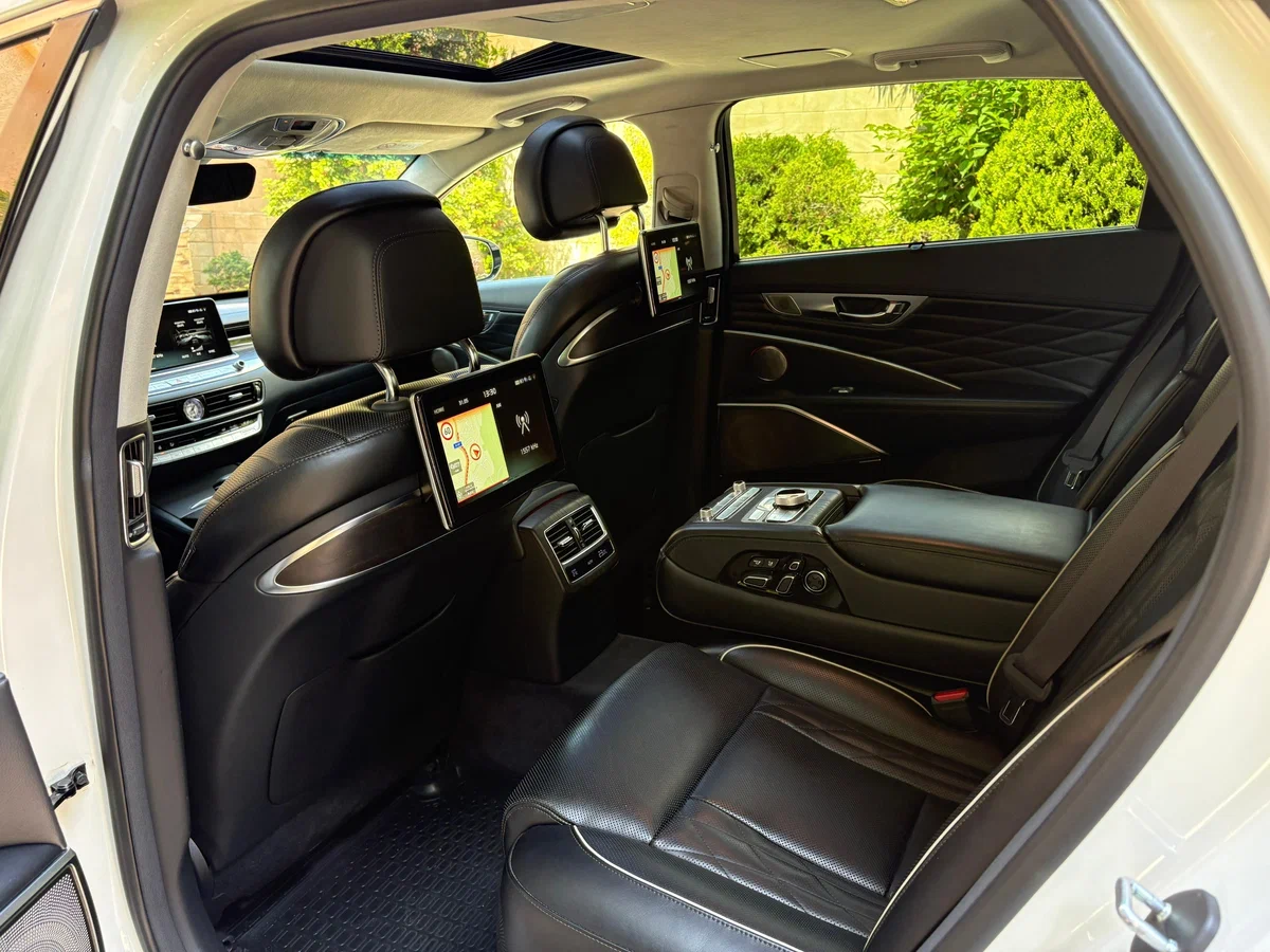 KIA K900